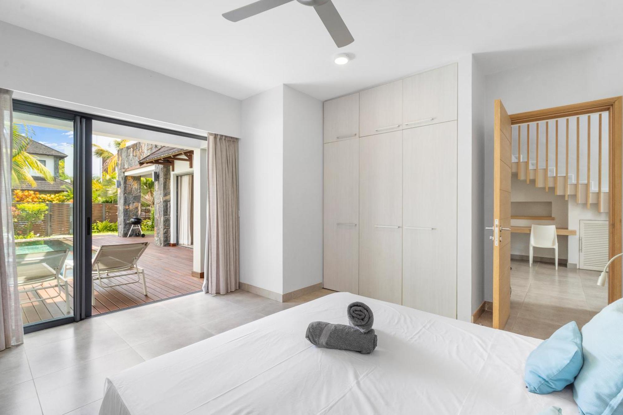 Luxury Villa - 2 Minutes Walk From The Beach Гранд-Бэй Экстерьер фото